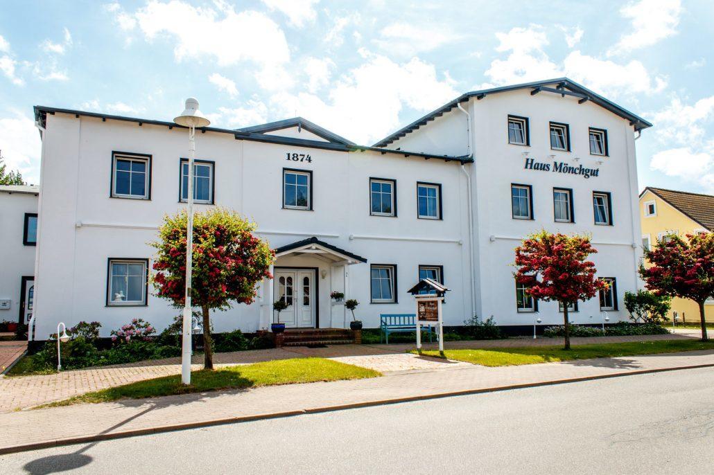 Hotel Haus Moenchgut Thiessow Exterior photo
